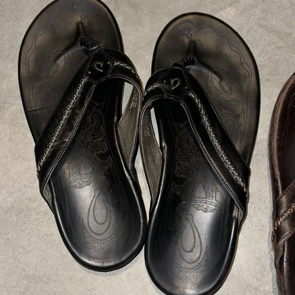 3 pairs of Olukai sandals - Picture 2 of 4